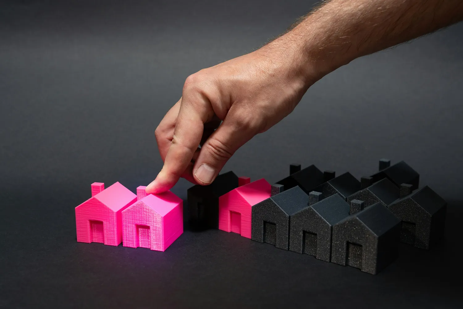 Weighing the Benefits of Active Against Passive Home Investment Risks